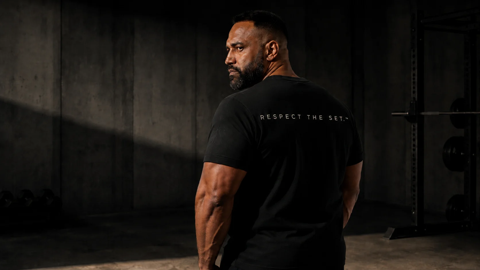 Back of FLEKS Tee showing Respect the Set in a dark gym